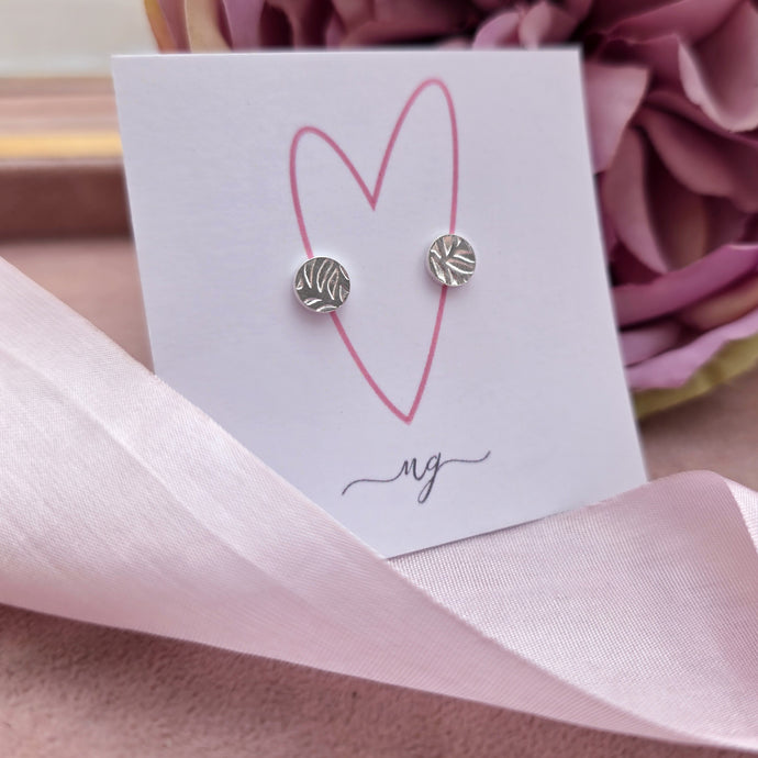Leafy texture studs