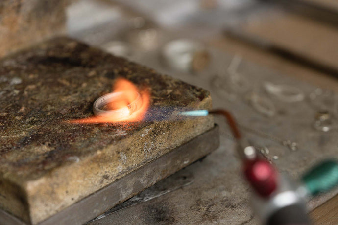Round cabochon or tube setting class.