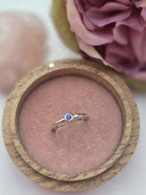 Silver stacking pebble ring. Hammer finish. Blue sapphire Size L1/2