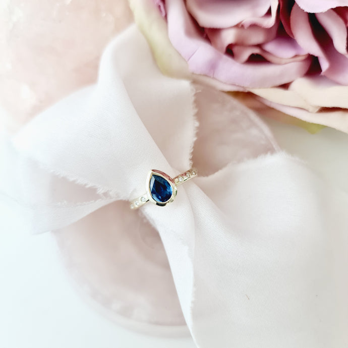 Sapphire and diamond white gold ring